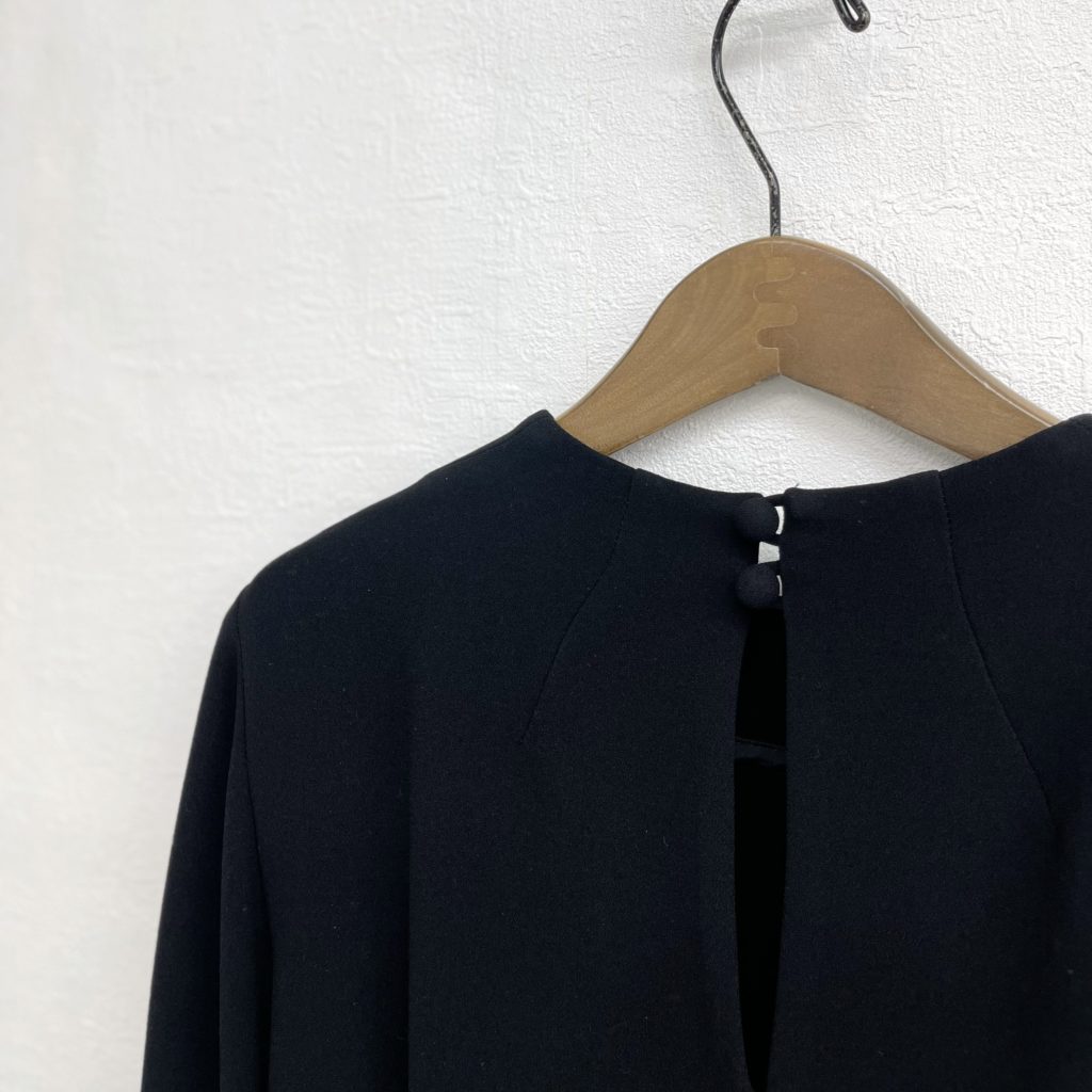 Mame KurogouchiのEmbroidered Cuff Topコード刺繍のブラウスと言えば 
