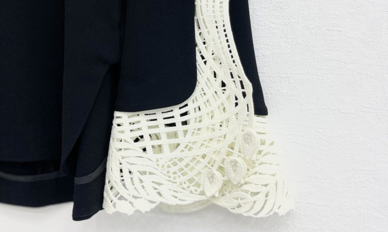 Mame KurogouchiのEmbroidered Cuff Topコード刺繍のブラウスと言えば 