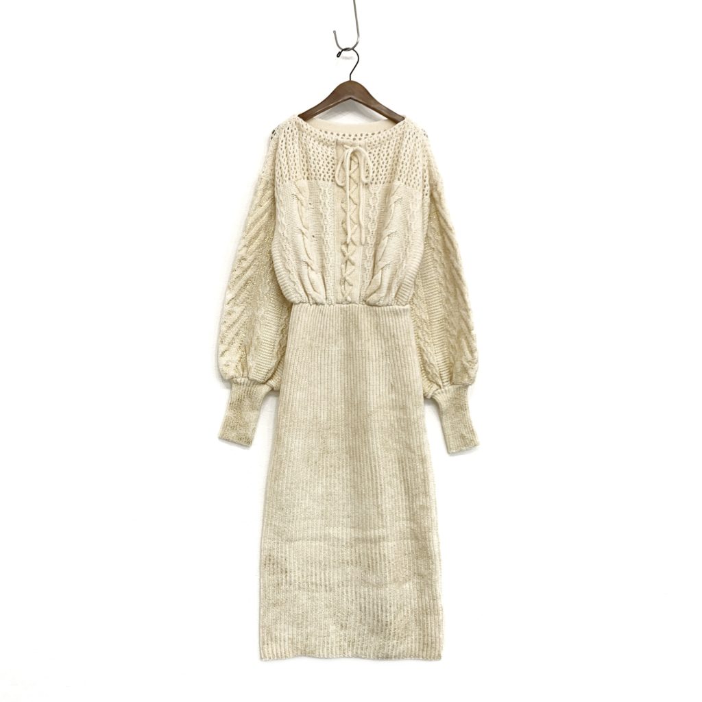 Mame Kurogouchi箔加工ボリュームスリーブニットドレスが入荷しました  