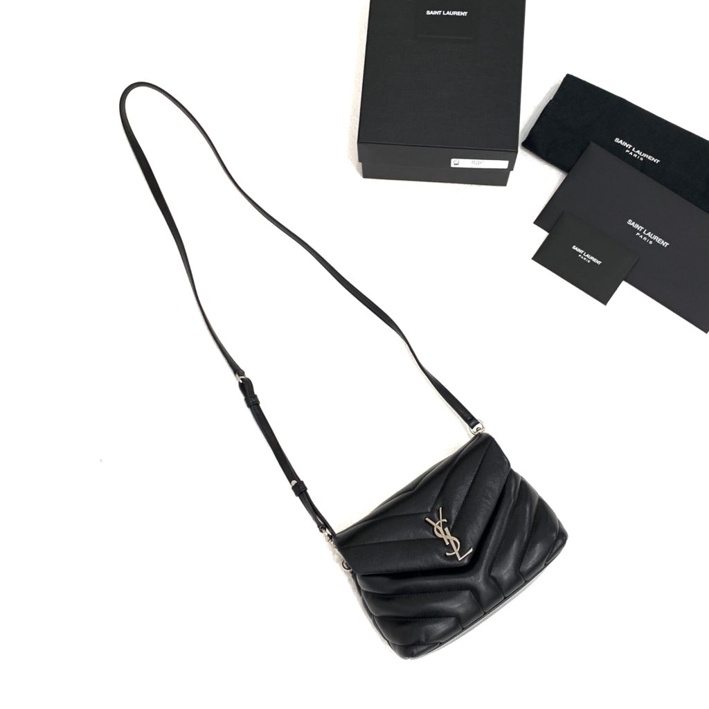 サンローランのYSL POUCH MONOGRAMME