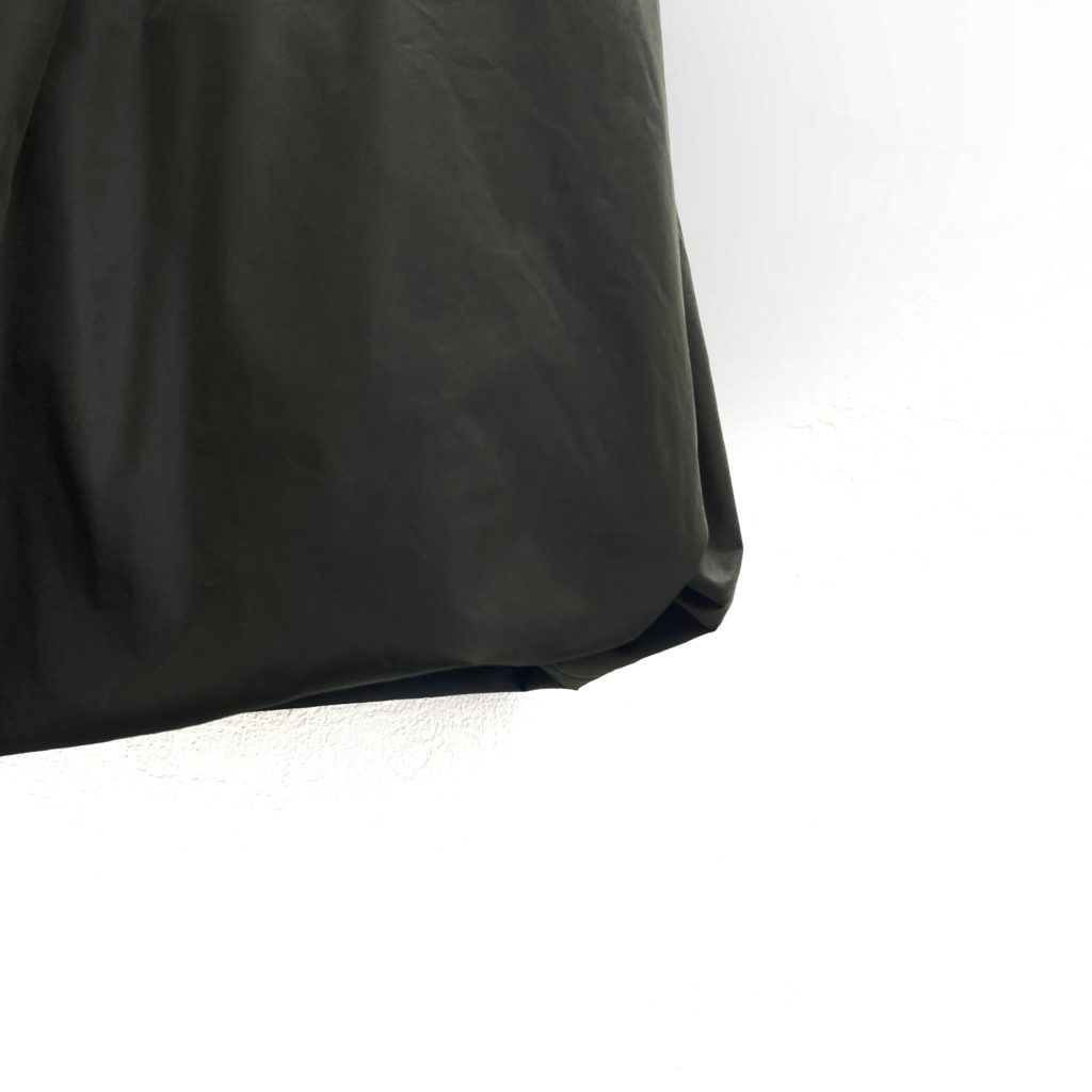 フミカウチダのBALLOON APRON DRESSボリューミーなバルーン