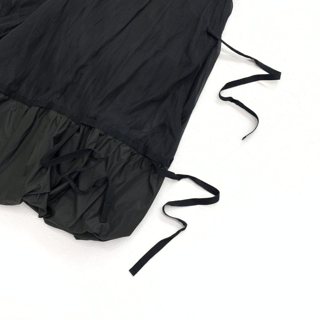フミカウチダのBALLOON APRON DRESS布紐