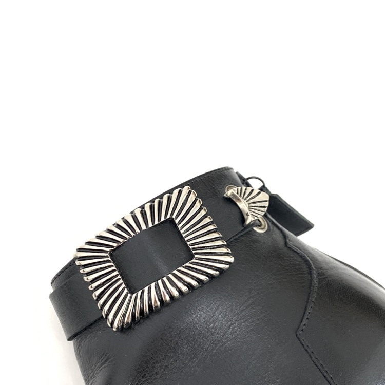 TOGA PULLA トーガ プルラ Metal ankle boots メタルバックル アンクル ブーツ ブーティ ブラック 35 TP52-AJ722アイコン的存在のメタルデザインアップ画像です
