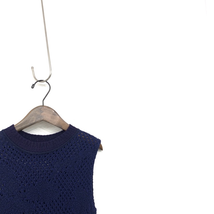Mame Kurogouchi マメクロゴウチ Sleeveless Scala Knit Tops 透かし編みニットベスト ネイビー 1 MM19SS-KN715左上アップの画像です