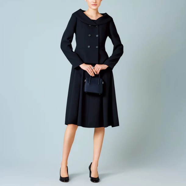 フォクシー・foxey素敵なワンピース・謝恩会卒園42サイズ FOXEY（ひざ丈ワンピース ・ ブラック⁄黒色系）のフリマアイテム一覧